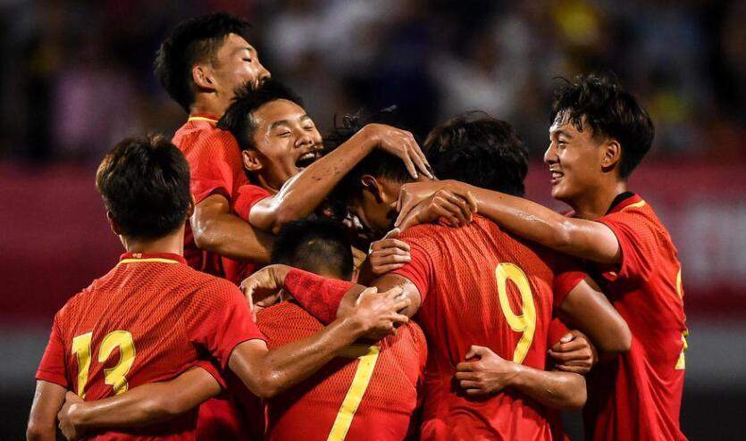 包含西亚卡姆爆冷击败中国队，高光表现引爆全场！的词条